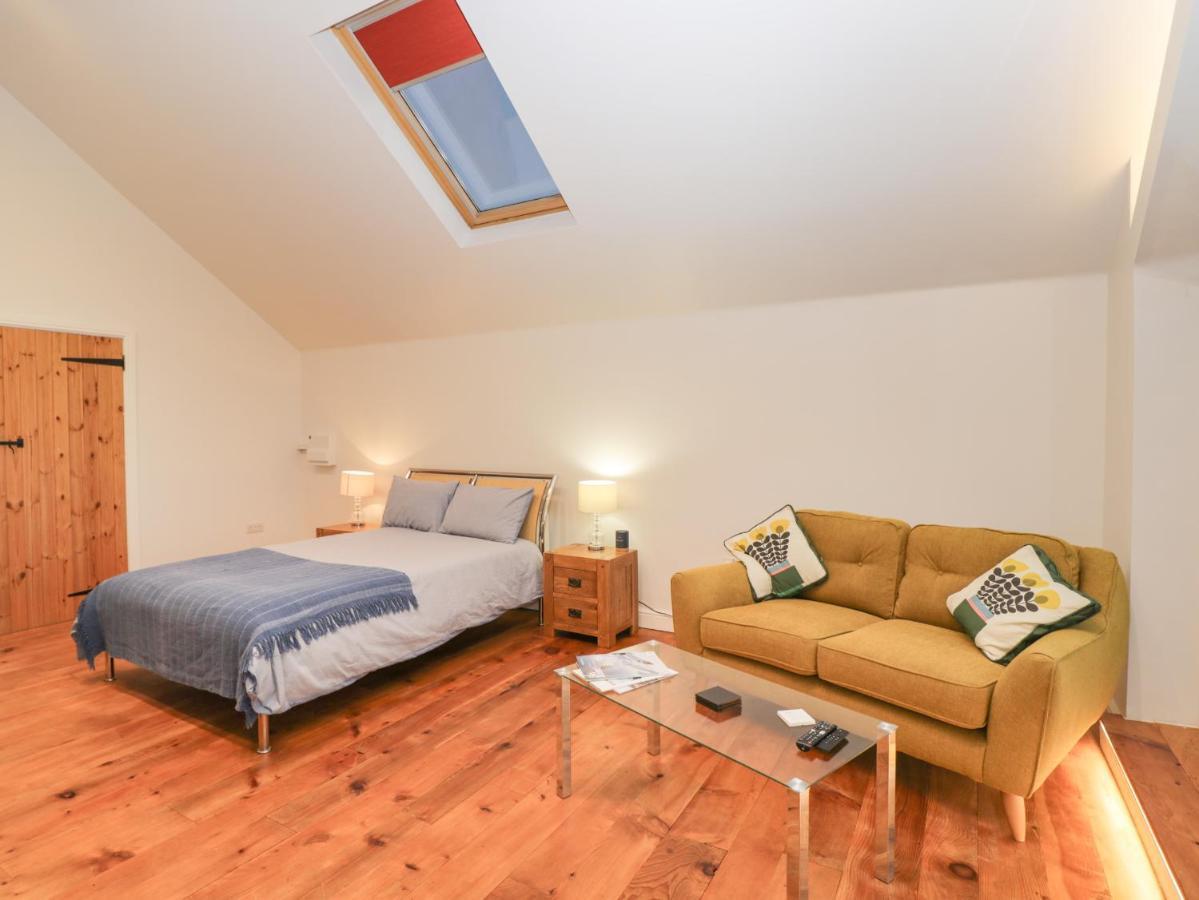 Upper Annex Apartment Калн Екстериор снимка
