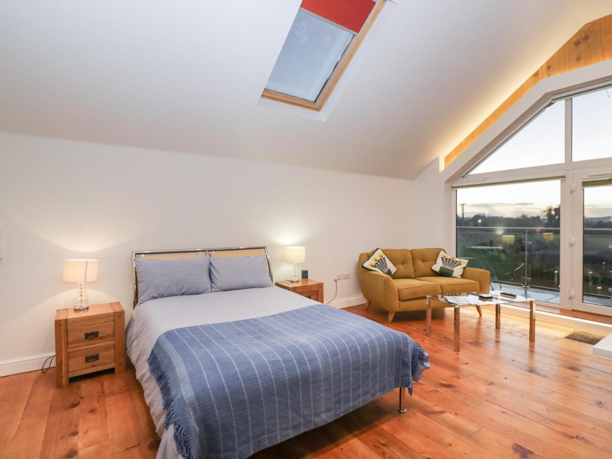 Upper Annex Apartment Калн Екстериор снимка
